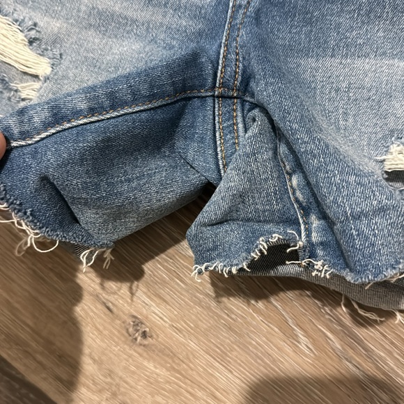 American Eagle distressed light wash blue denim high rise shortie jean shorts 4 - Picture 4 of 8